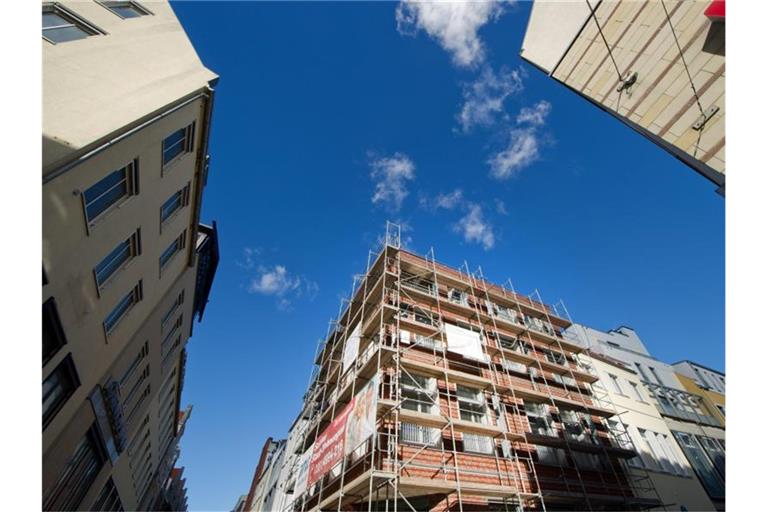 Das Archivbild zeigt eine Baustelle der TLG in Stralsund. Foto: Stefan Sauer/dpa-Zentralbild/dpa