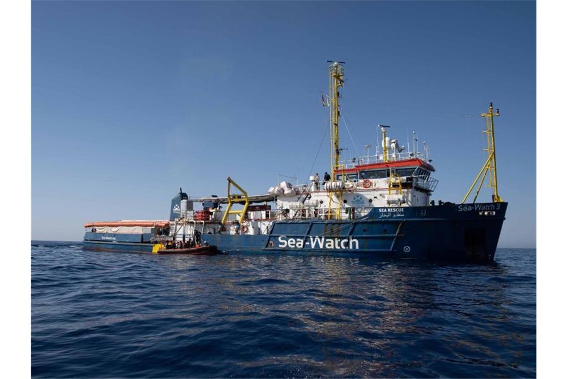 Sea-Watch rettet dritten Tag in Folge Migranten aus Seenot Das Archivfoto zeigt die „Sea-Watch 3“ auf dem Mittelmeer vor Libyen. Foto: --/Sea Watch e.V./dpa
