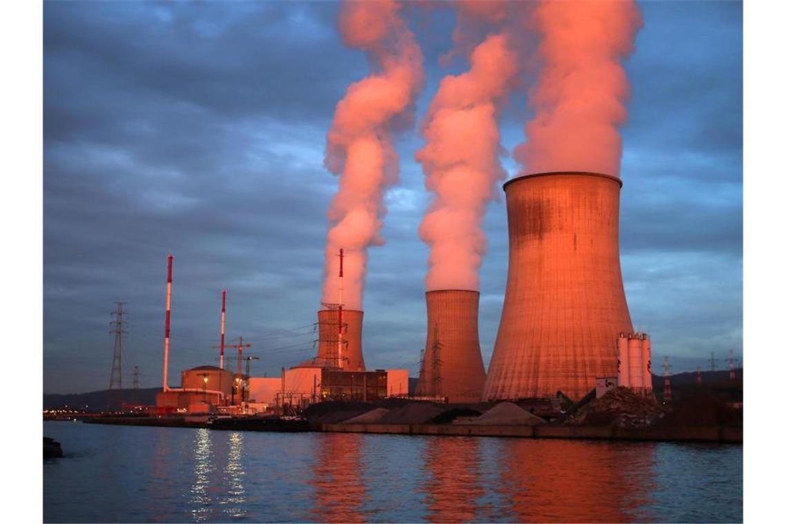 Belgischer Atomreaktor geht nach einem Jahr wieder ans Netz Das Atomkraftwerk in Tihange. Foto: Oliver Berg