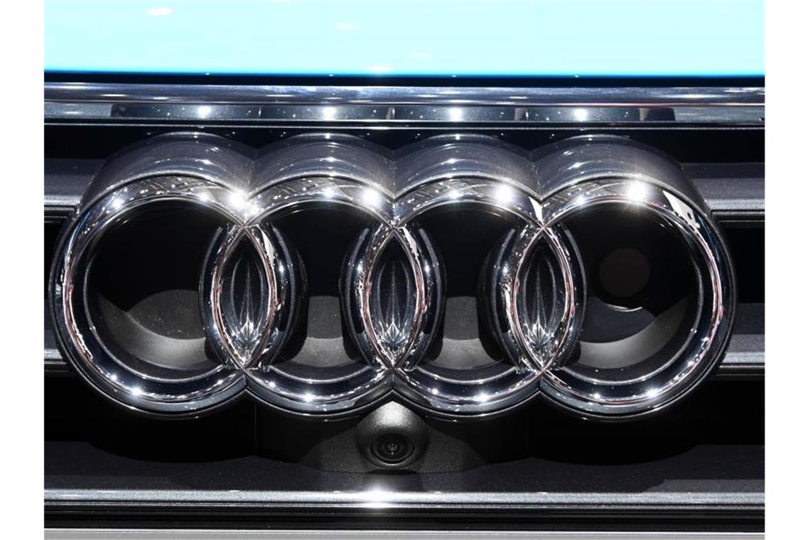 Das Audi Logo ist auf einem Auto zu sehen. Foto: Uli Deck/dpa/Symbolbild
