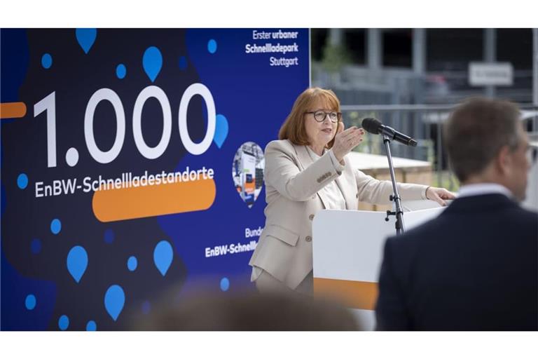 Das Aus für den Mitarbeiter-Ladetarif könnte ihren Abschied überschatten: die einstige EnBW-Personalvorständin Colette Rückert-Hennen bei der Einweihung der 1000. Schnellladestation.