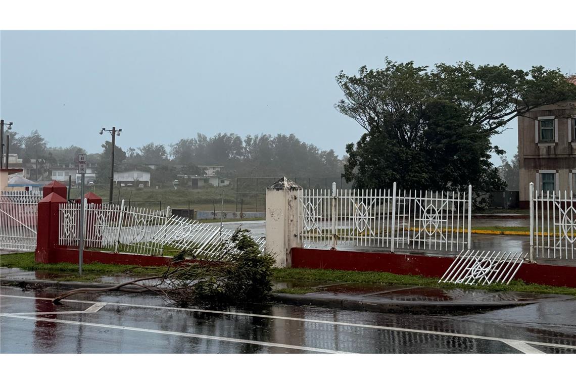 Supertaifun "Sinlaku" trifft US-Außengebiet mit voller Wucht