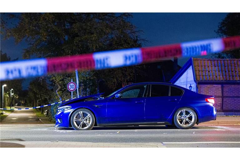 Das Auto fuhr bei Hannover in eine Menschenmenge, mehrere Verletzte mussten ins Krankenhaus.