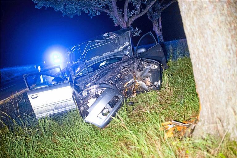Das Auto wurde bei dem Unfall vollständig beschädigt.  Foto: 7aktuell.de/Simon Adomat
