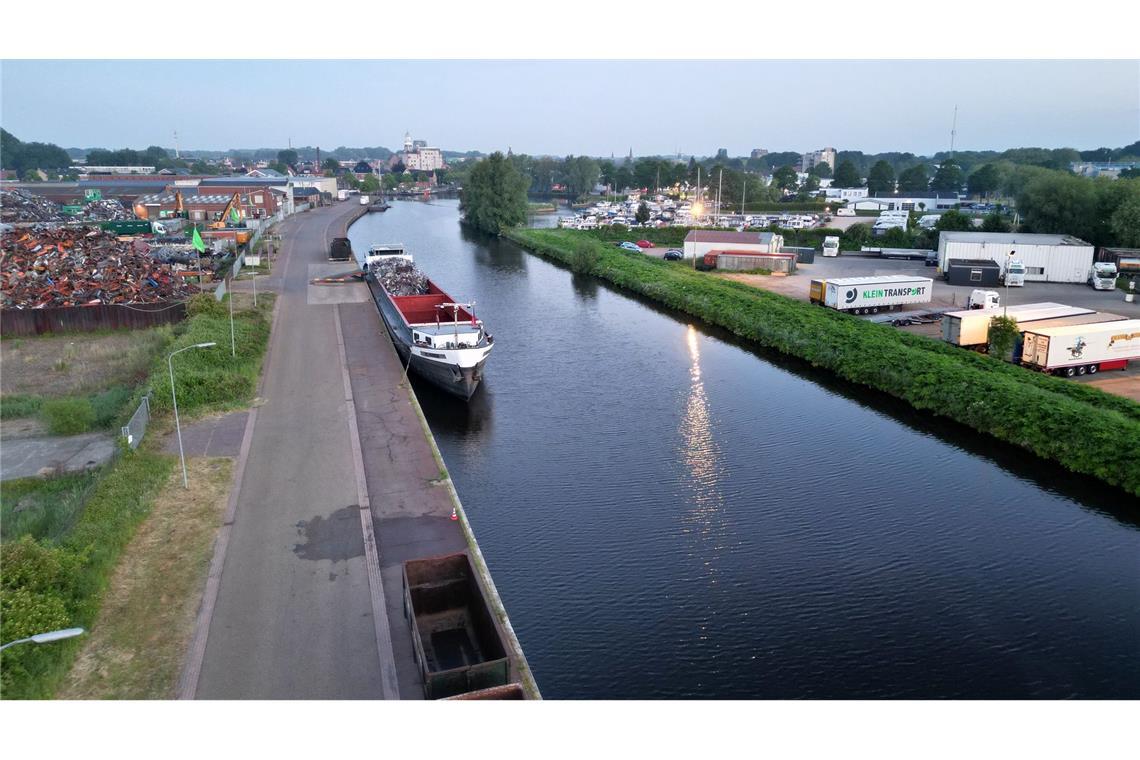 Traurige Gewissheit - Jeffrey und Emma sind tot Das Auto wurde im Kanal von Winschoten nahe der deutschen Grenze entdeckt.