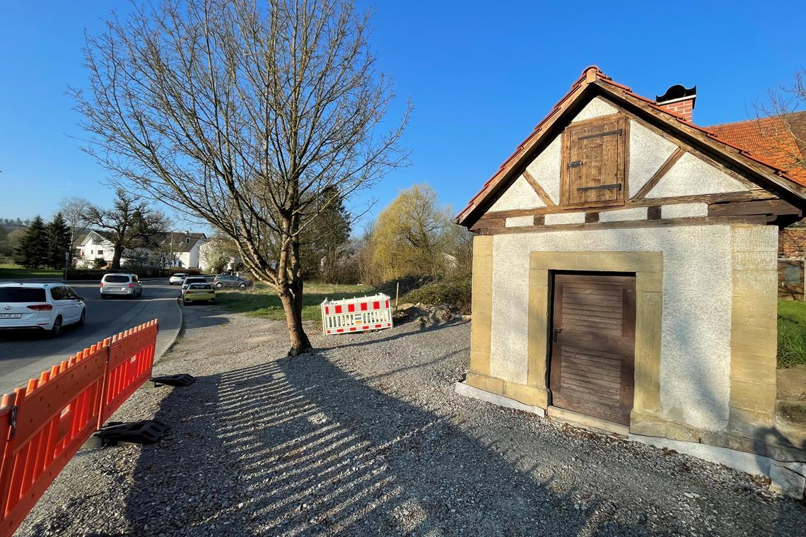 Ortseingang von Waldrems soll attraktiver werden Das Backhäusle an der Neckarstraße in Waldrems hat seinen Charme, das Grundstück daneben und der Platz davor sind weniger attraktiv. Foto: Kornelius Fritz