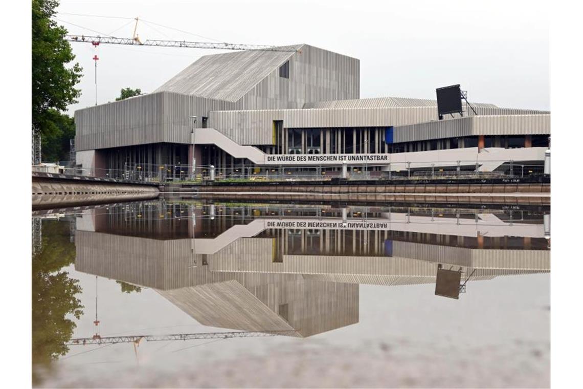 Gemeinderat entscheidet über Zukunft des Staatstheaters Das Badische Staatstheater in Karlsruhe. Foto: Uli Deck/dpa/Archiv
