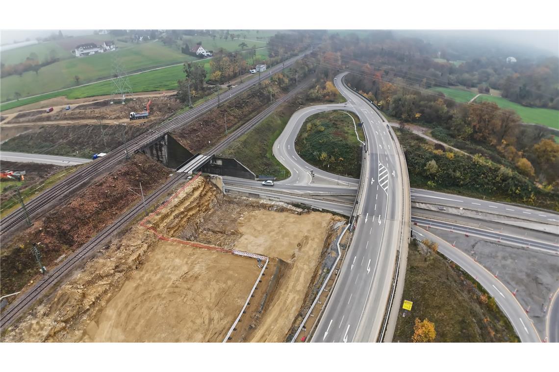 Das Baufeld für die Bahnbrücken bei der Anschlussstelle Backnang-Mitte.