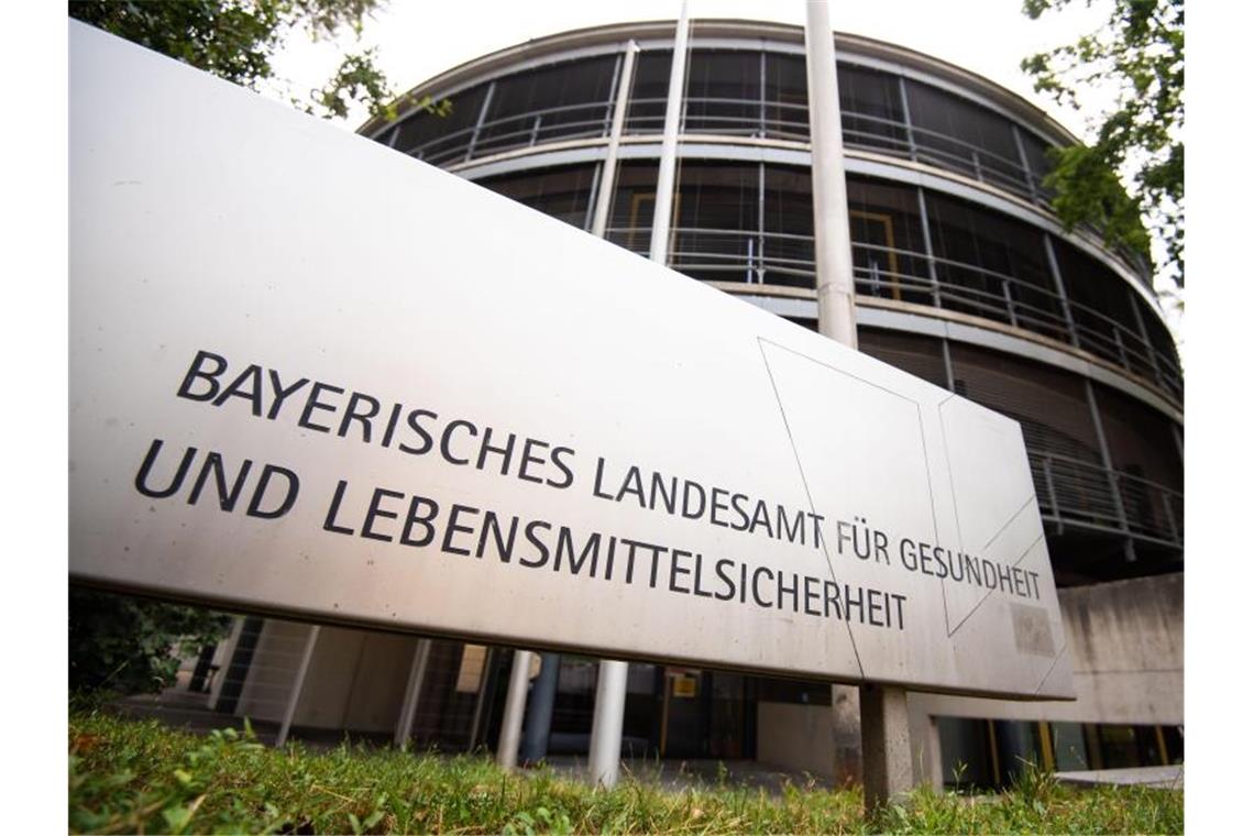 Dutzende Rinder verendet - Polizei ermittelt gegen Landwirt Das bayerische Landesamt für Gesundheit und Lebensmittelsicherheit ist auch für Tiergesundheit zuständig. Foto: Nicolas Armer/dpa