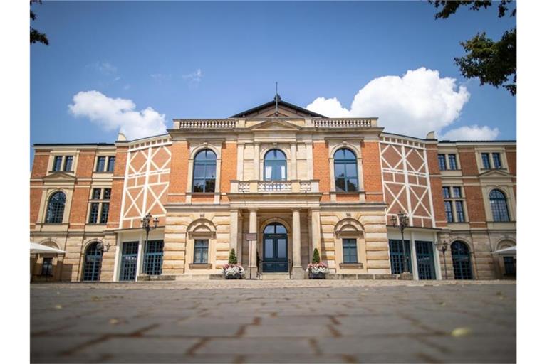 Das Bayreuther Festspielhaus. Am 25.07.2021 beginnen die Bayreuther Festspiele. Foto: Daniel Karmann/dpa