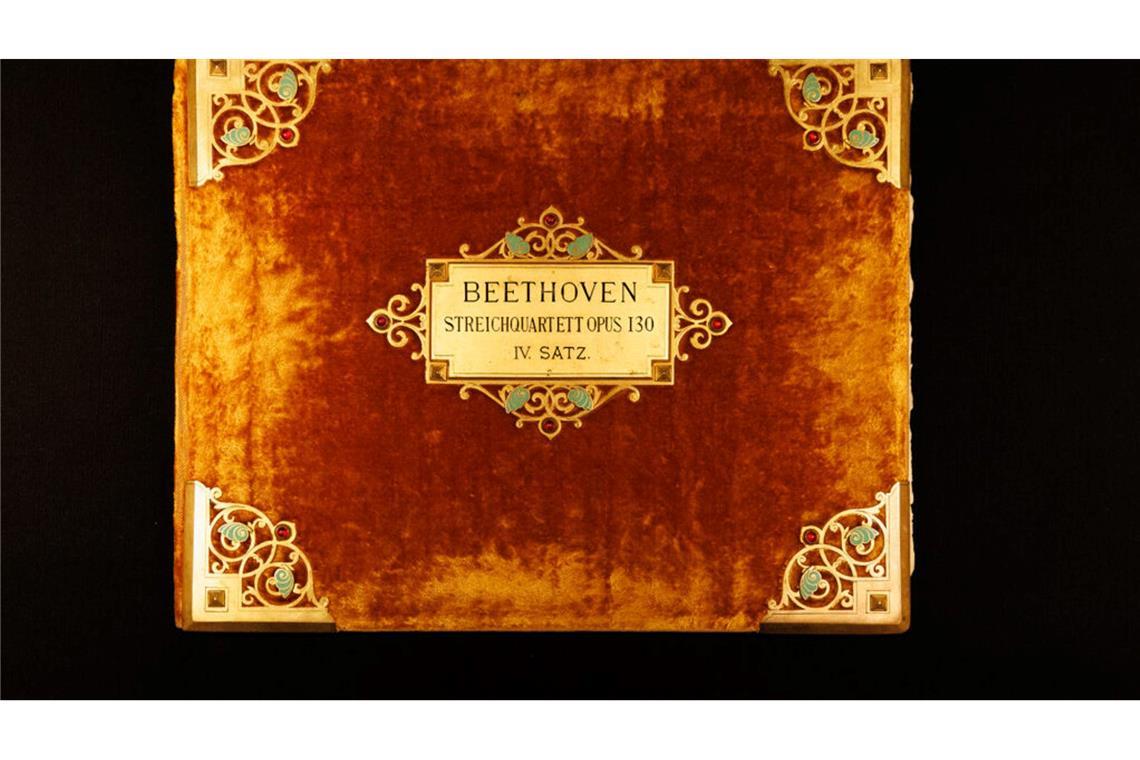 Beethoven-Haus erwirbt Originalmanuskript des Komponisten Das Beethoven-Haus in Bonn hat mit Hilfe mehrerer Unterstützer ein 200 Jahre altes Notenmanuskript des Komponisten Ludwig van Beethoven gekauft.