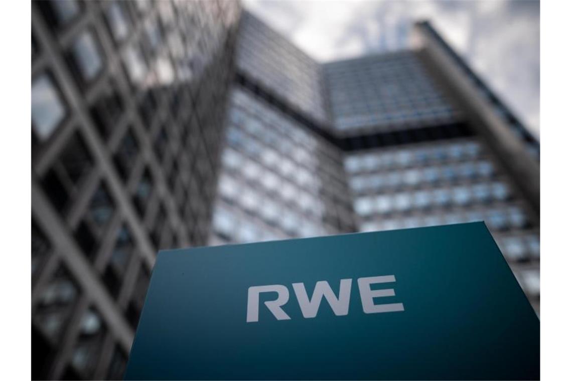 RWE baut erneuerbare Energien aus Das bereinigte Nettoergebnis von RWE liegt nach den ersten neun Monaten bei 762 Millionen Euro. Foto: Fabian Strauch/dpa