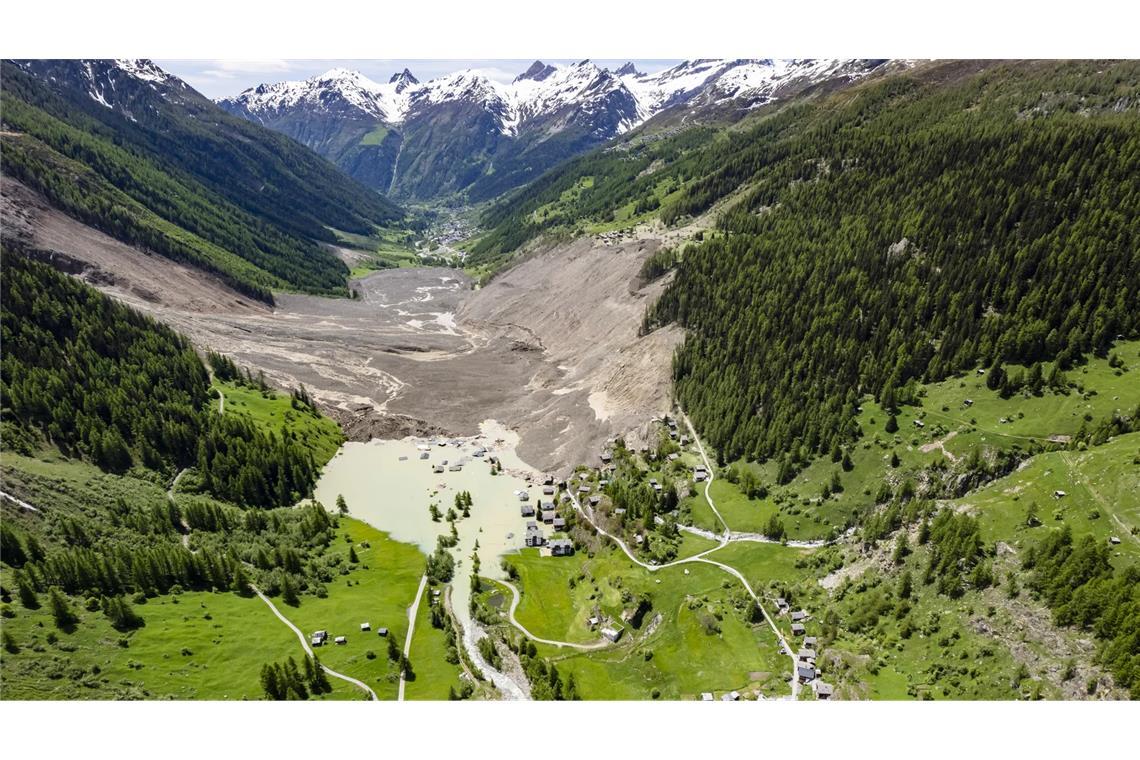 Blatten im Lötschental: Erst rutscht der Berg, dann kommt die Flut Das Bergdorf Blatten im schweizerischen Kanton Wallis existiert nach dem Bergsturz nicht mehr.