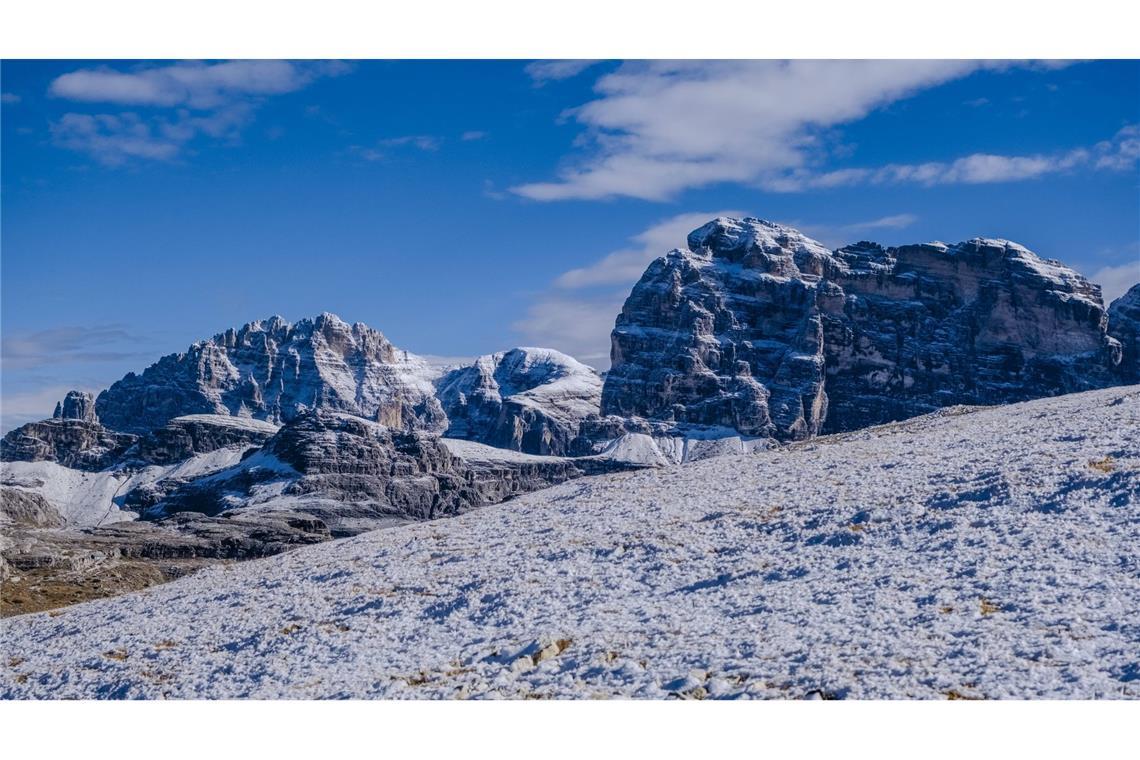 Warum es in den Alpen immer mehr Bergrutsche gibt Das Bergmassiv Cima Undici – Elferkofel – beim Dolomitenort Comelico Superiore: Nahe der Berti-Hütte kam es zu einem gewaltigen Bergsturz.