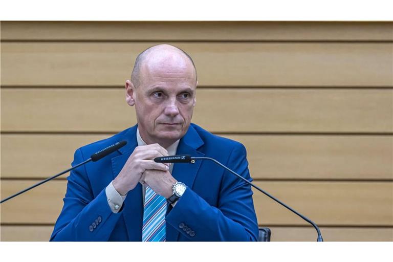 Das Beschmieren eines Stimmzettels mit einem Hakenkreuz hat für den Politiker Daniel Born (SPD) keine juristischen Konsequenzen. (Archivbild)