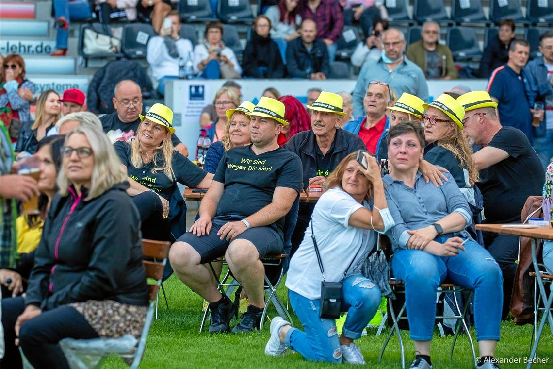 Das besondere Heimspiel: Andrea Berg feiert mit ihren Fans "Steh auf und tanz". ...