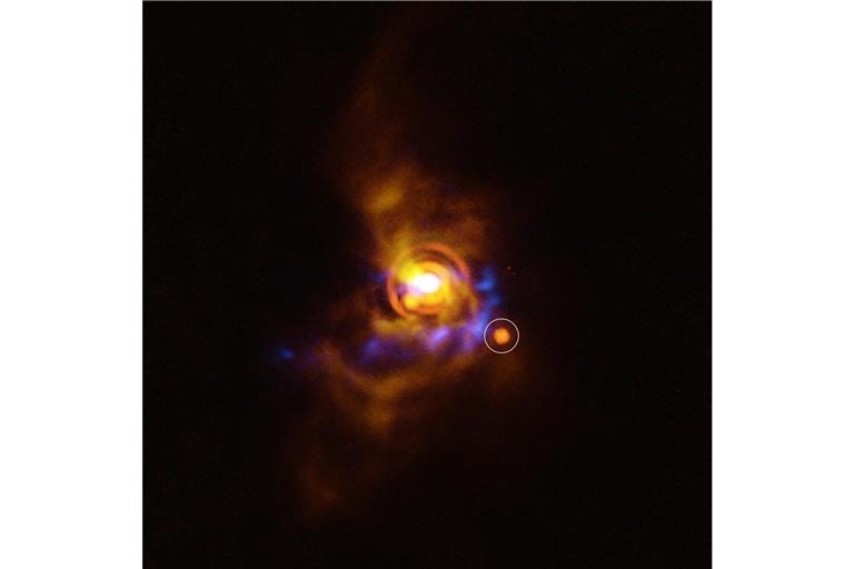 Das Bild zeigt einen möglichen Begleiter, der den jungen Stern V960 Mon umkreist. Das Objekt wurde mit dem Very Large Telescope (VLT) der ESO entdeckt.