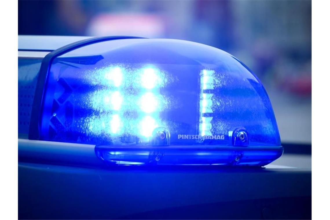 Lkw kommt im Landkreis Lörrach von Straße ab: Fahrer tot