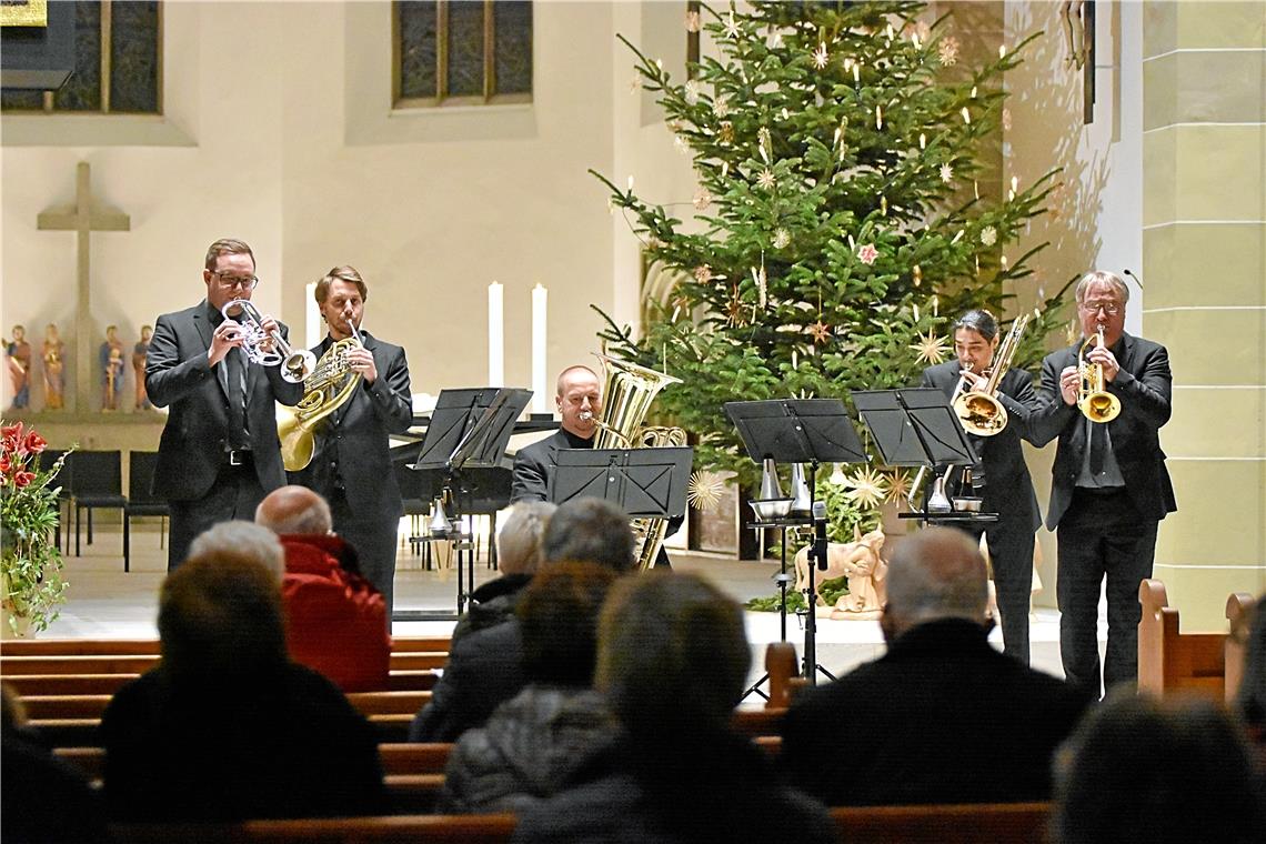 Classic Brass sorgt für magische Musik in voll besetztem Haus Das Blechbläserquintett Classic Brass begeisterte mit vielfältigem Programm. Foto: T. Sellmaier