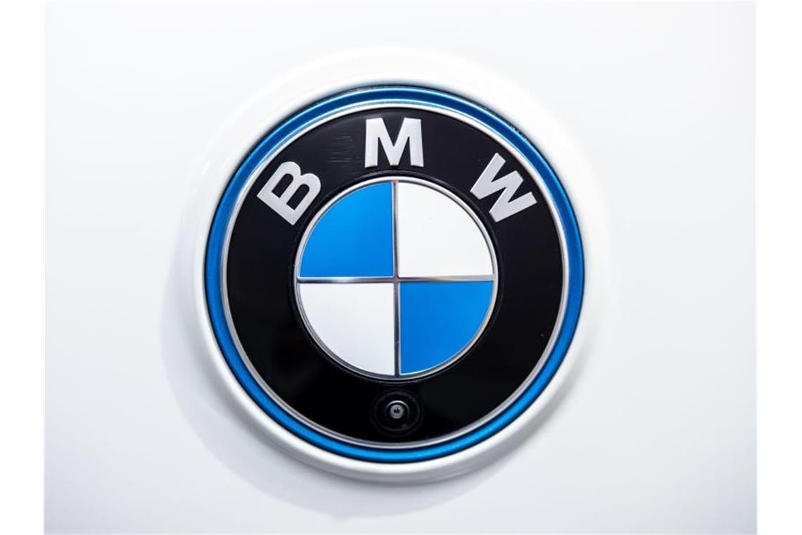 Das BMW-Herstellerlogo. Foto: Matthias Balk/dpa