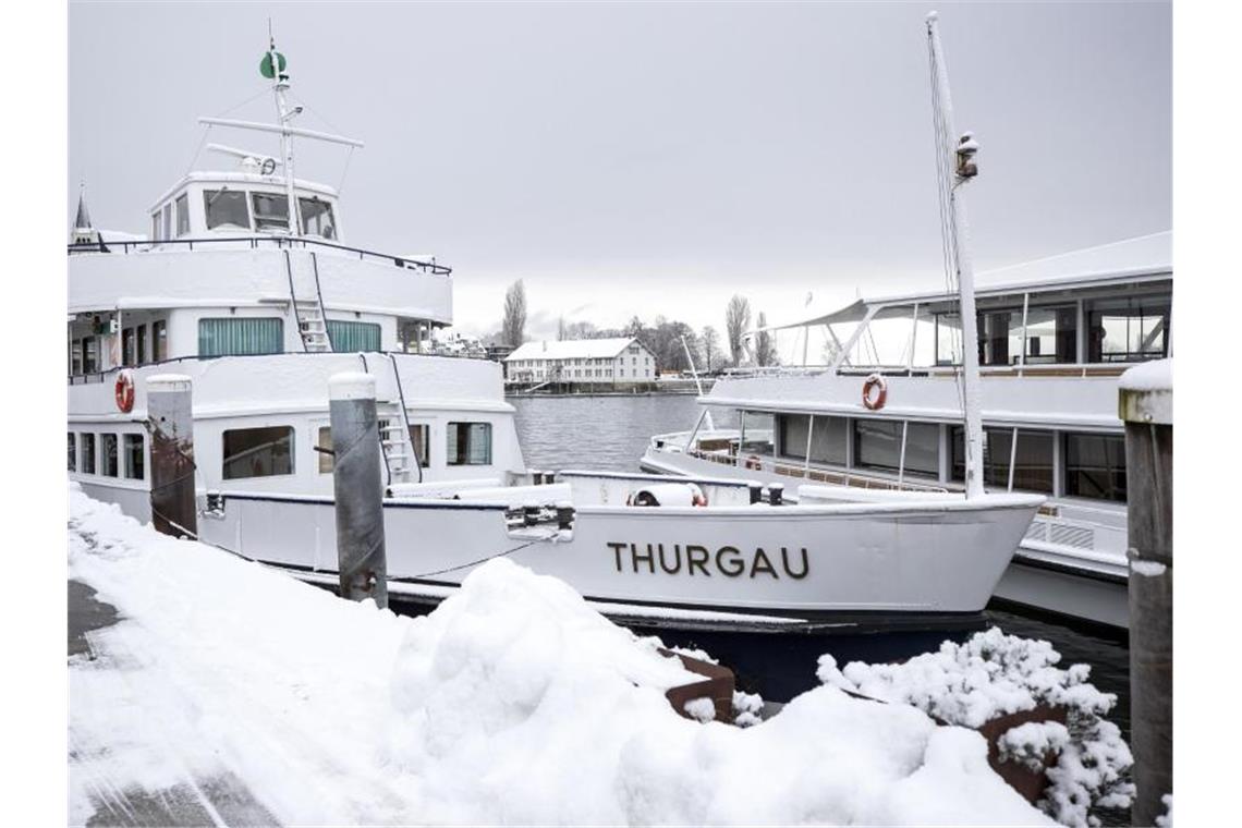 Das Bodenseeschiff MS Thurgau welches nun von Angehörigen des Thurgauer Zivilschutzes zu einem „Impfschiff“ umgebaut werden soll. Foto: Alexandra Wey/KEYSTONE/dpa/Aktuell