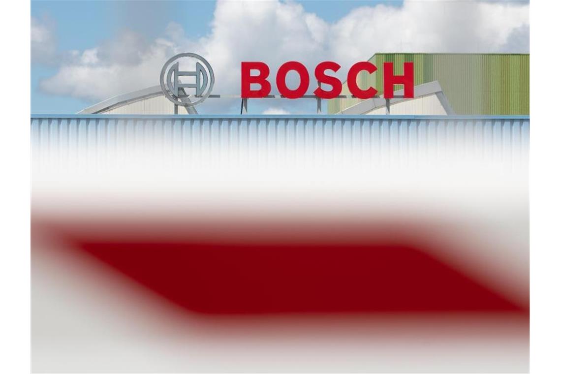 Bosch empfiehlt Zusammenarbeit bei Software-Entwicklung Das Bosch Logo ist zu sehen. Foto: Tom Weller/dpa/Archivbild