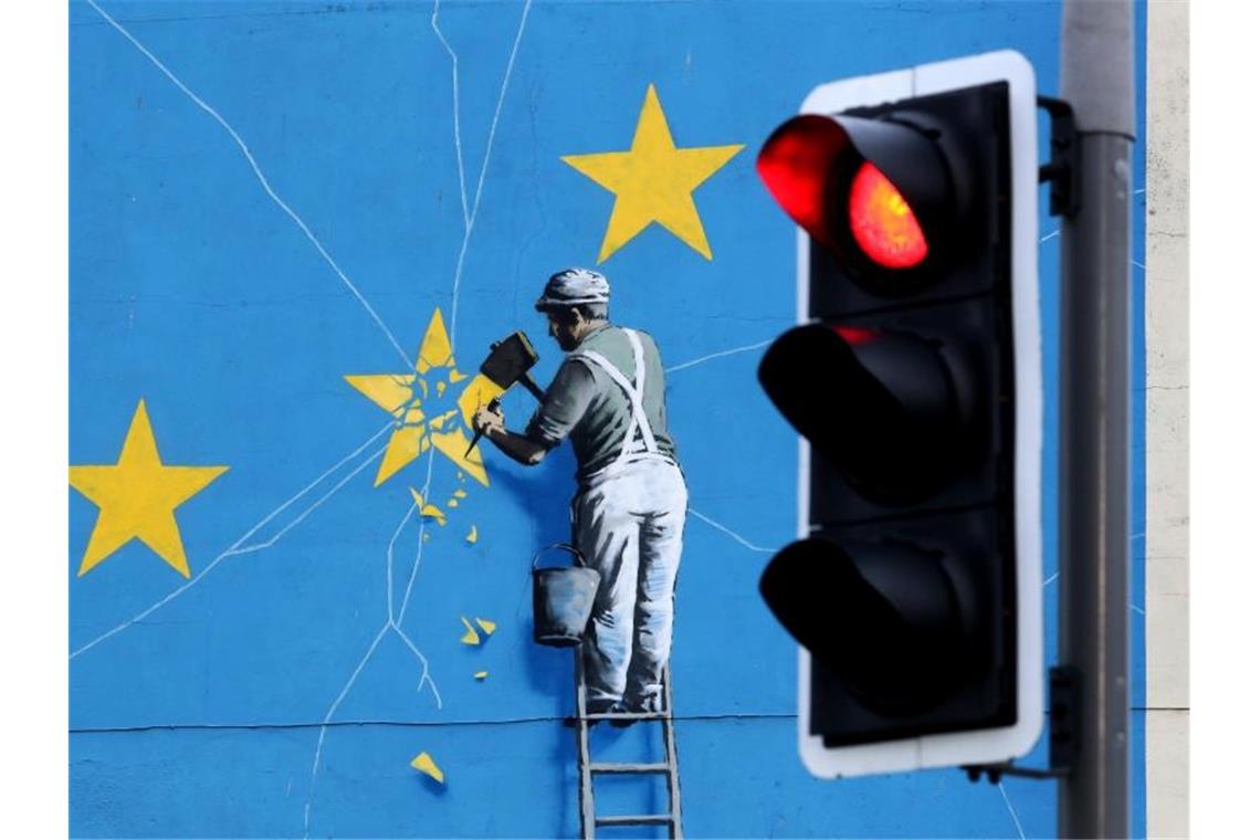Das Brexit-Wandbild des Streetart-Künstlers Banksy. Schon Ende Oktober will Boris Johnson sein Land aus der EU führen. Foto: Gareth Fuller/PA Wire