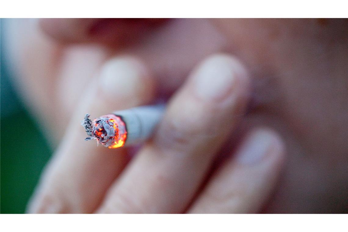 Das britische Parlament hat ein Gesetz verabschiedet, das den Verkauf von Tabakprodukten schrittweise verbietet. (Symbolbild)