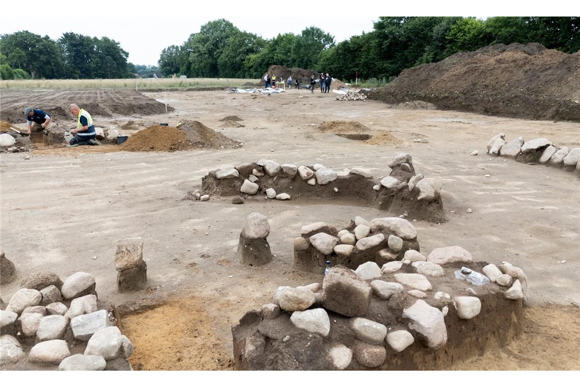 Wem gehörte das Bronzeschwert von Itzstedt? Das Bronzeschwert wurde in einem Block geborgen und nach Schleswig zur Restaurierung in das Archäologische Landesmuseum Schloss Gottorf gebracht.