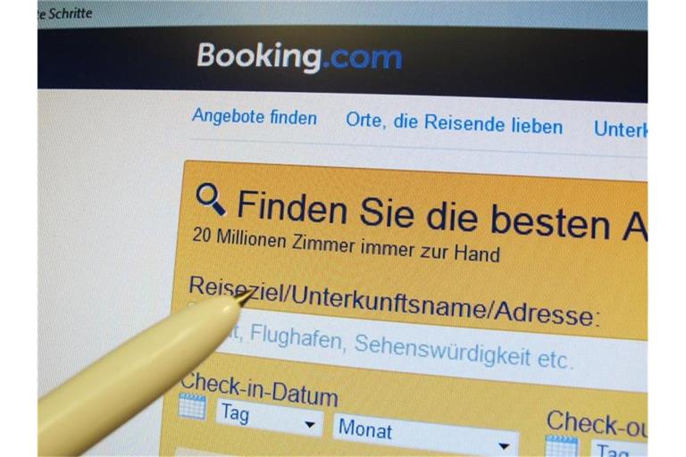Das Buchungsportal Booking.com darf Hotels verbieten, ihre Zimmer auf der eigenen Internetseite billiger anzubieten als über das Portal. Foto: Wolfram Steinberg