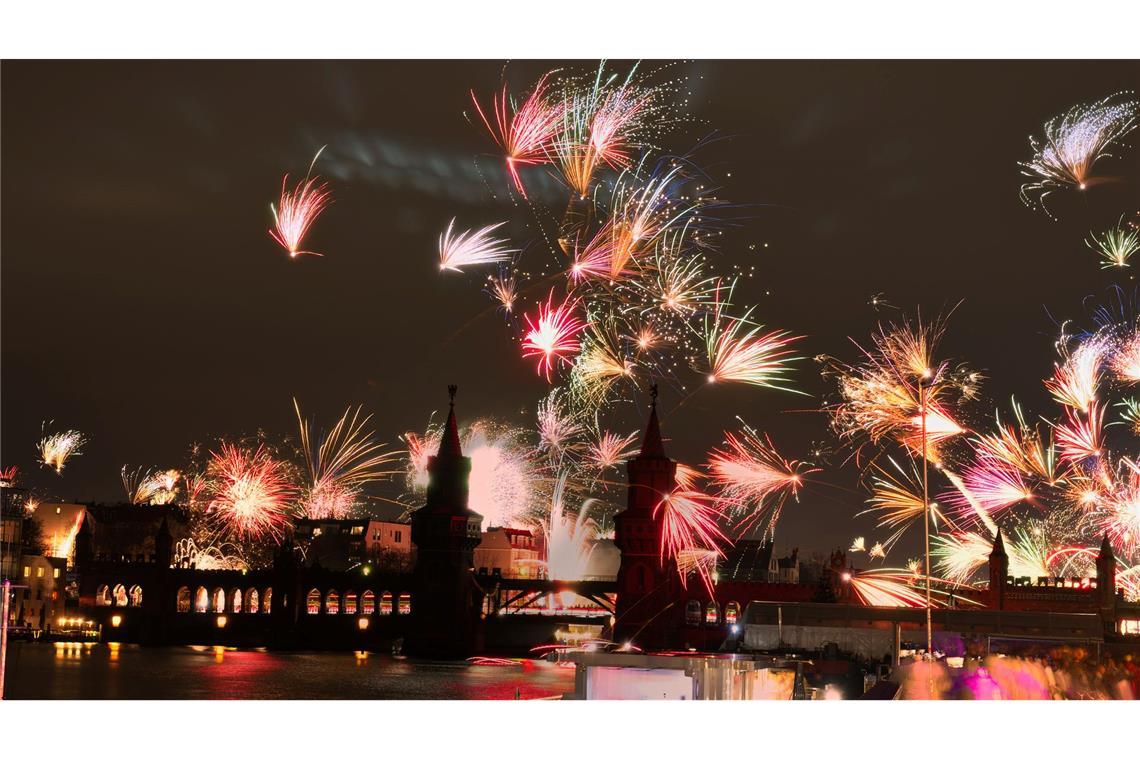 Das Bündnis #böllerciao setzt sich für ein bundesweites Verbot privater Silvesterböller und -raketen ein. Das Aus für das Feuerwerk an Silvester? (Symbolfoto)
