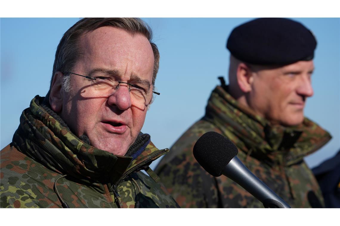 "Das Bündnis ist geschlossen, es ist handlungsfähig und handlungsbereit, es ist einsatzbereit und zugleich zeigt es, was die europäischen Partner innerhalb der Nato leisten", sagte Verteidigungsminister Boris Pistorius (SPD) als Beobachter der Übung.