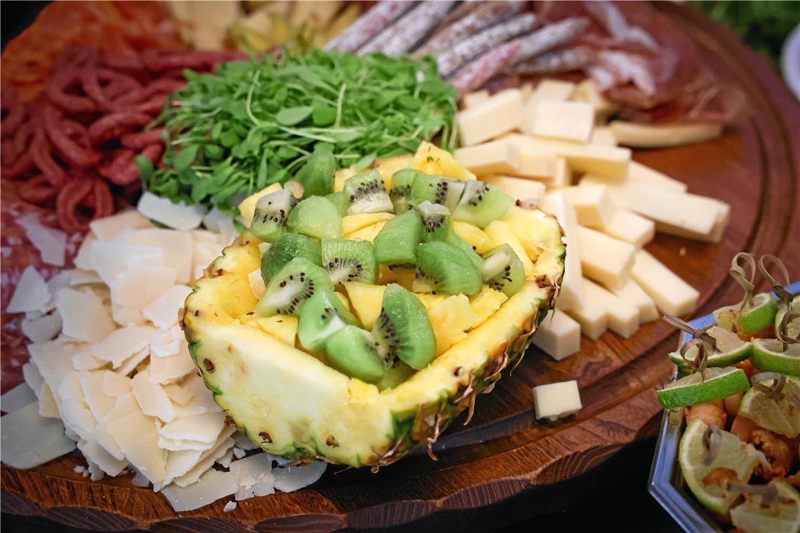 Das Buffet bietet Leckereien für jeden Geschmack.