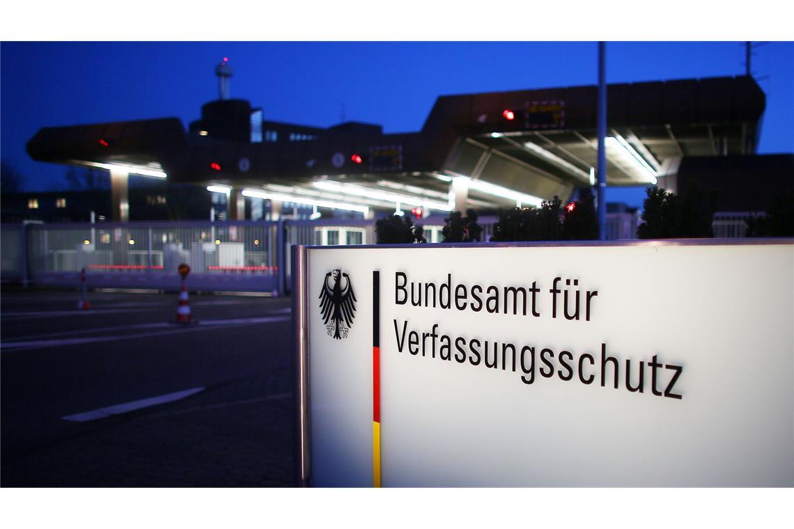 Dobrindt: AfD-Gutachten reicht nicht für Verbotsverfahren Das Bundesamt für Verfassungsschutz hat wegen des laufenden Verfahrens gegenüber dem Gericht eine sogenannte Stillhaltezusage abgegeben (Symbolbild)
