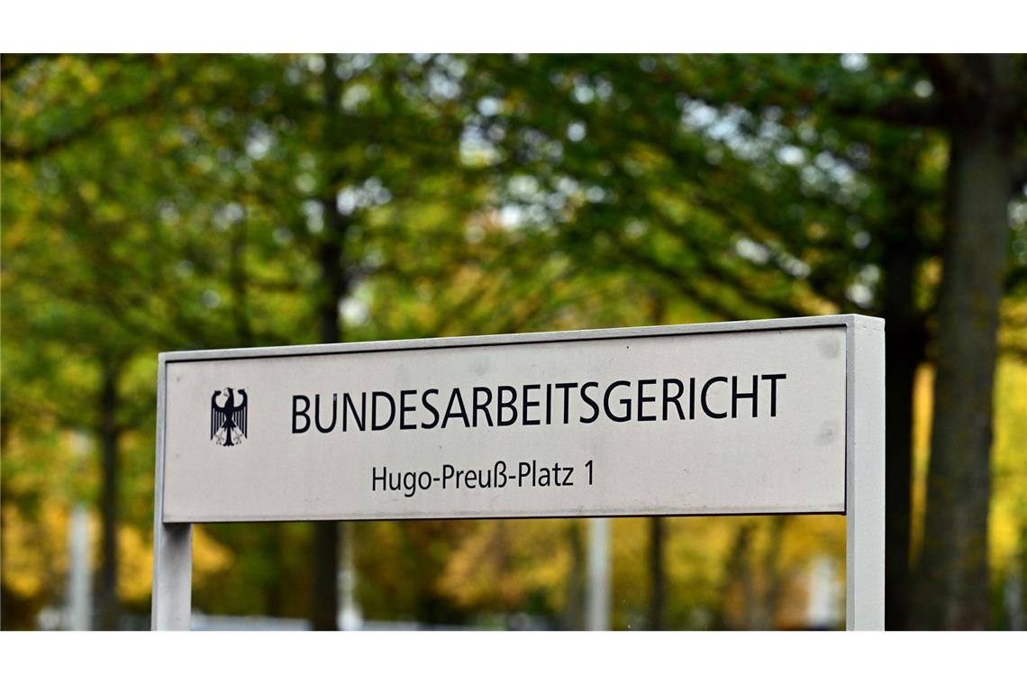 Das Bundesarbeitsgericht stärkt die Rechte von Frauen bei Streit um die gleiche Bezahlung wie Männer (Illustration)