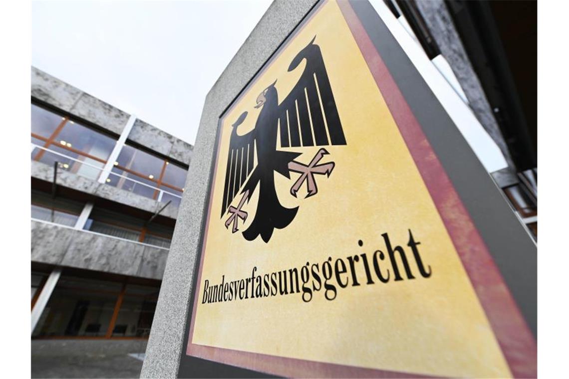 Karlsruhe verhandelt über Ausgleich in der Altersversorgung Das Bundesverfassungsgericht prüft derzeit, ob Frauen bei einer Scheidung in bestimmten Fällen bei der Berechnung ihrer Altersversorgung benachteiligt werden. Foto: Uli Deck/dpa