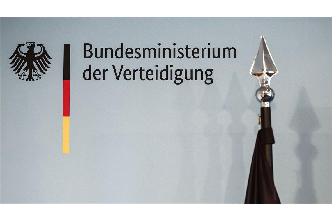 Das Bundesverteidigungsministerium ist den Prüfern zufolge heute wieder vergleichbar groß wie 2012. (Archivbild)