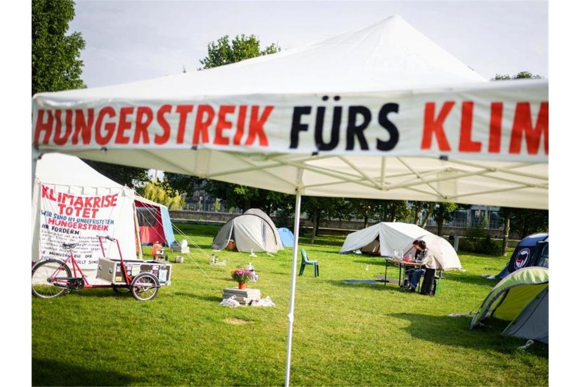 Das Camp der Hungerstreikenden im Regierungsviertel. Foto: Kay Nietfeld/dpa