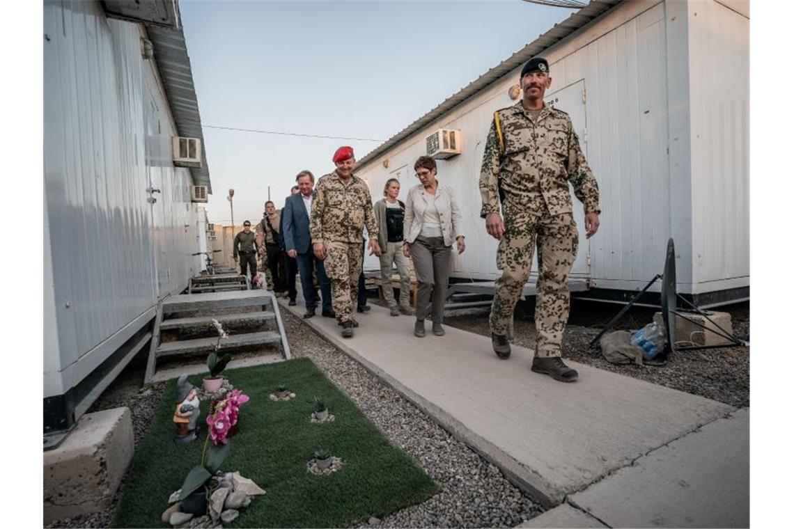 Das Camp Tadschi in Bagdad im August 2019 bei einem Besuch von Verteidigungsministerin Annegret Kramp-Karrenbauer. Foto: Michael Kappeler/dpa