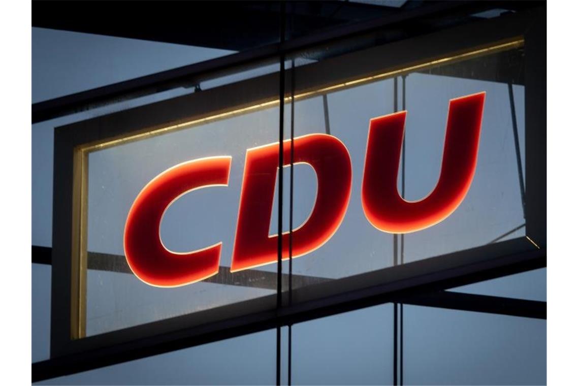 Das CDU-Logo im Konrad-Adenauer-Haus in Berlin. Foto: Kay Nietfeld/dpa