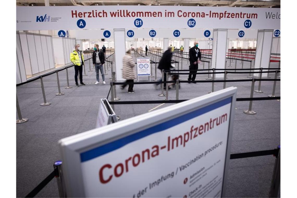 Das Corona-Impfzentrum in den Hamburger Messehallen. Foto: Christian Charisius/dpa