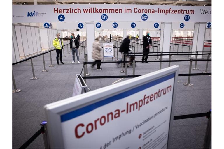Das Corona-Impfzentrum in den Hamburger Messehallen. Foto: Christian Charisius/dpa