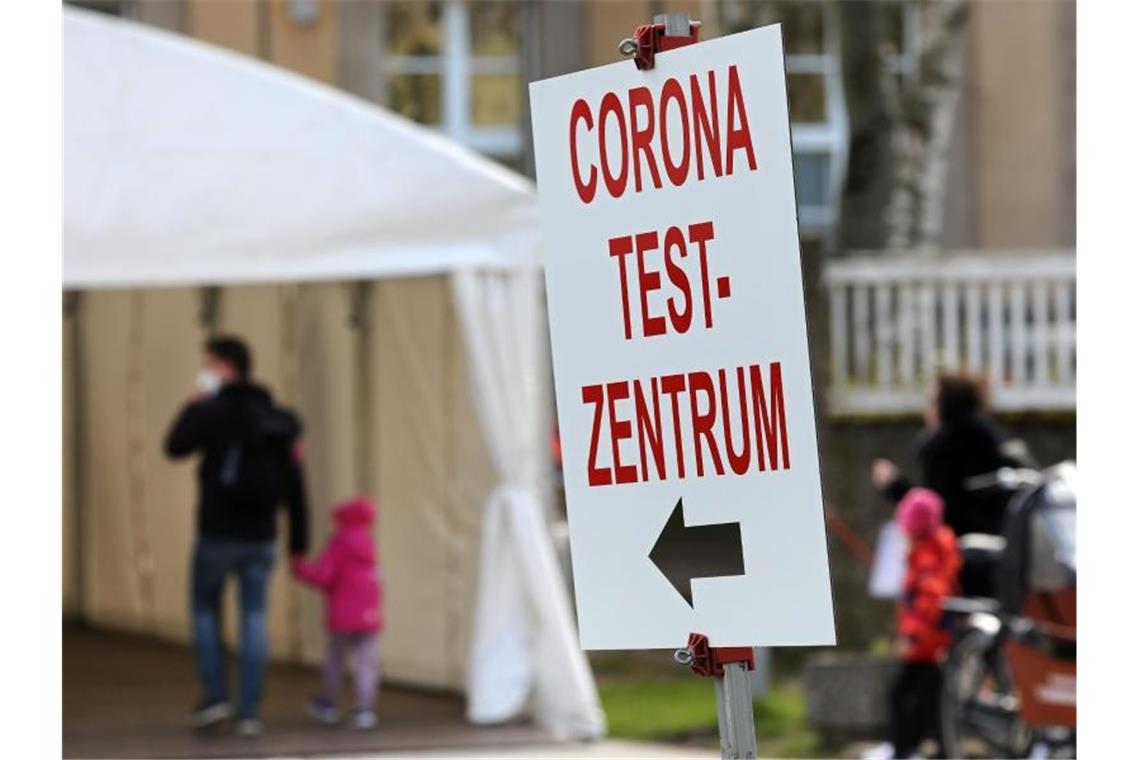 Das Corona Test-Zentrum der Universitätsmedizin in Rostock. Foto: Bernd Wüstneck/dpa-Zentralbild/dpa