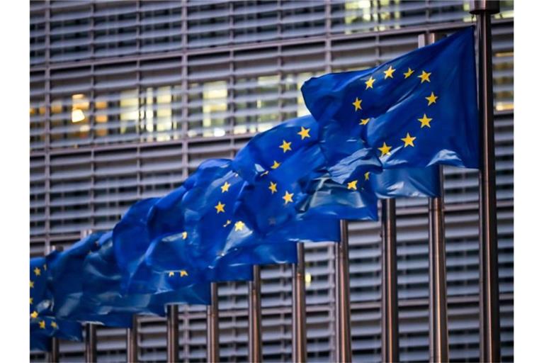 Das Corona-Wiederaufbauprogramm der EU - insgesamt 800 Milliarden Euro - soll helfen, die durch die Pandemie entstandenen wirtschaftlichen Schäden zu bewältigen. Foto: Zhang Cheng/XinHua/dpa