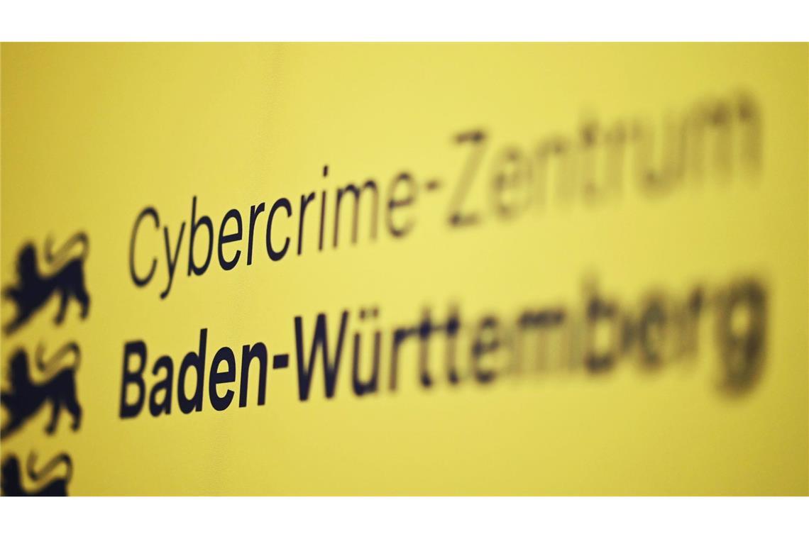 Das Cybercrime-Zentrum Baden-Württemberg hat Anklage gegen einen 59-Jährigen erhoben. Er steht im Verdacht, mithilfe von KI kinderpornografische Bilder hergestellt zu haben (Symbolfoto).