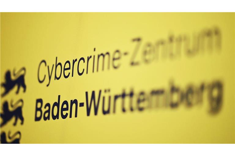 Das Cybercrime-Zentrum Baden-Württemberg hat Anklage gegen einen 59-Jährigen erhoben. Er steht im Verdacht, mithilfe von KI kinderpornografische Bilder hergestellt zu haben (Symbolfoto).