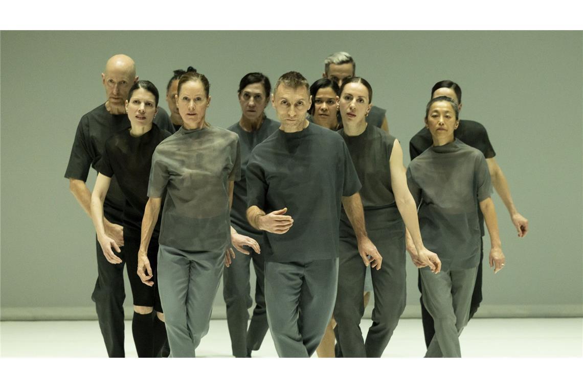 Das Dance On Ensemble beeindruckt mit großer Lebendigkeit und Präzision.
