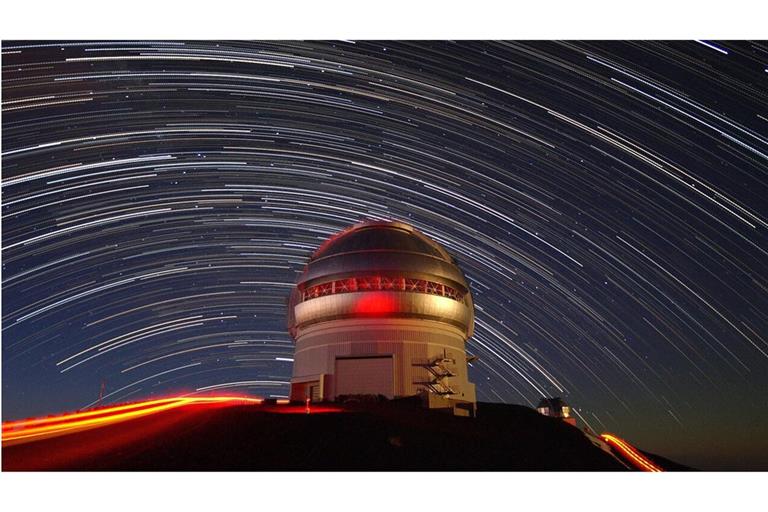 Das Dark Energy Spectroscopic Instrument (kurz: DESI) ist ein wissenschaftliches Forschungsinstrument, das am Kitt Peak National Observatory im US-Bundesstaat Arizona errichtet wurde. Es dient der Durchführung spektrografischer astronomischer Durchmusterung weit entfernter Galaxien.