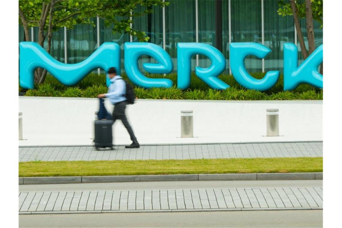 Boom in Laborsparte beflügelt Merck - Ziele erneut erhöht Das Darmstädter Chemie- und Pharmaunternehmen legt gute Zahlen vor. Foto: Andreas Arnold/dpa