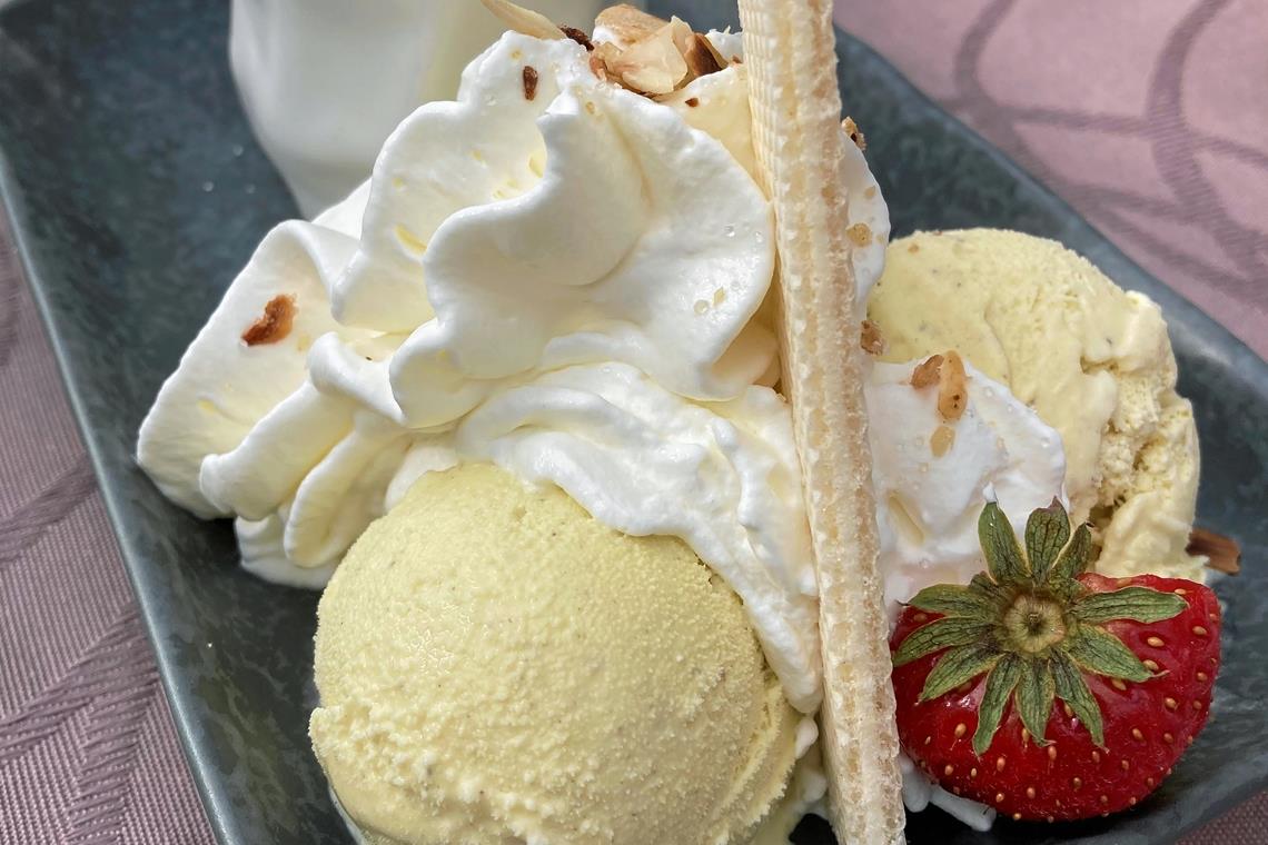 Schlemmerritt: Zu Pferd zum Mittagessen Das Dessert darf bei einem Schlemmerritt selbstverständlich nicht fehlen. Foto: M. Maier